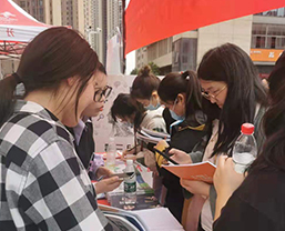 考研學(xué)子熱情高漲